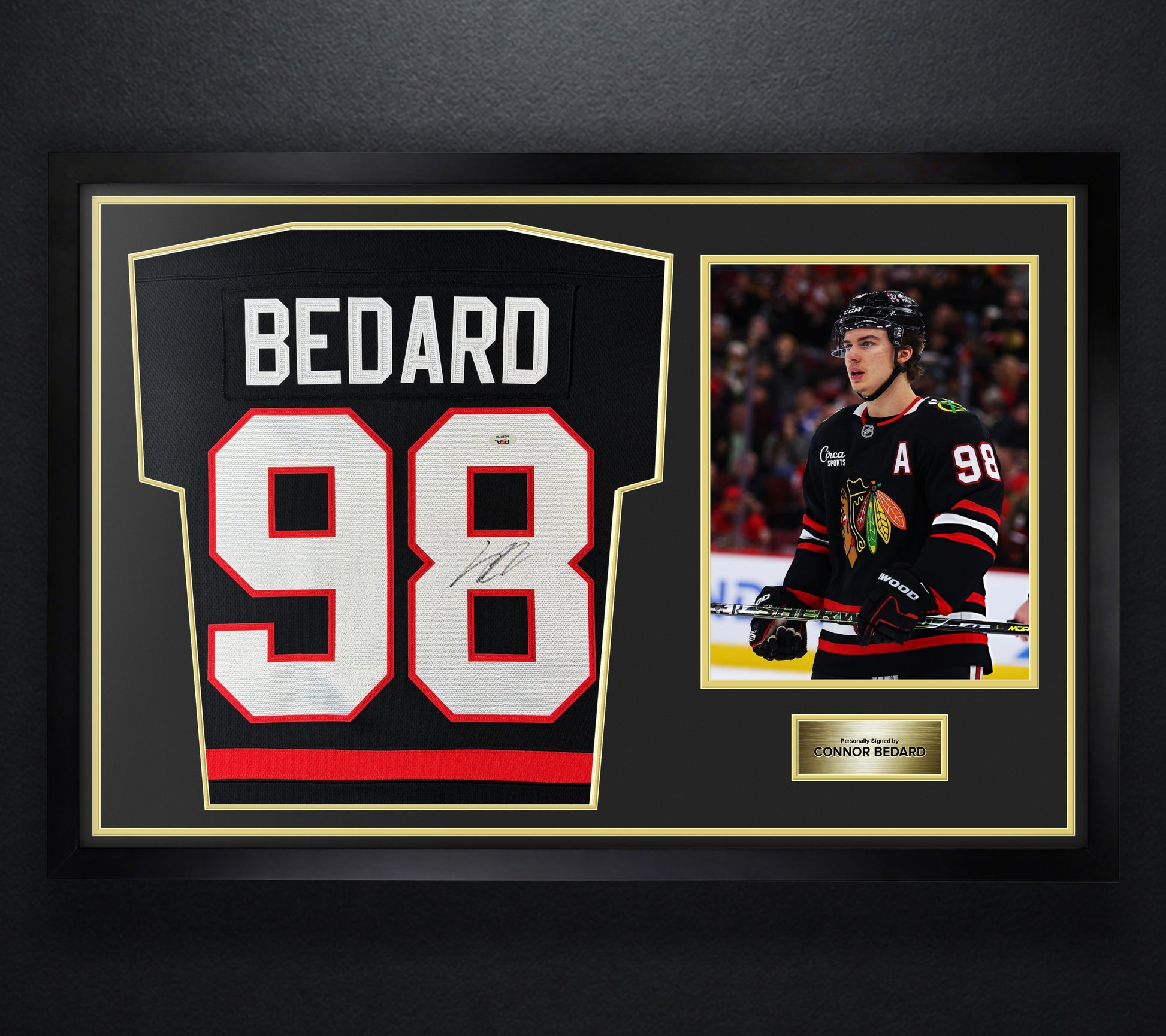 Connor Bedard Signed Chicago Blackhawks Fanatics Jersey Framed PSA COA - Photo of frame