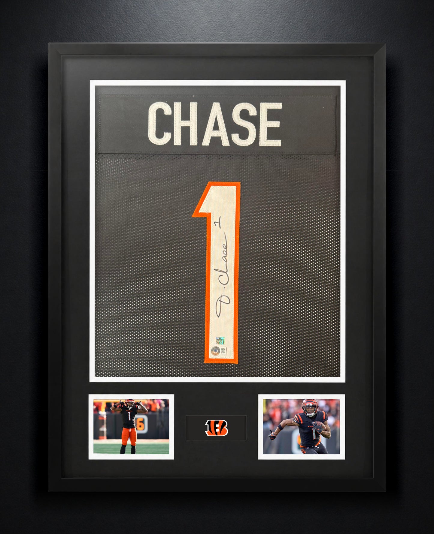Ja'Marr Chase Signed Cincinnati Bengals Jersey Framed Beckett COA - Photo of frame