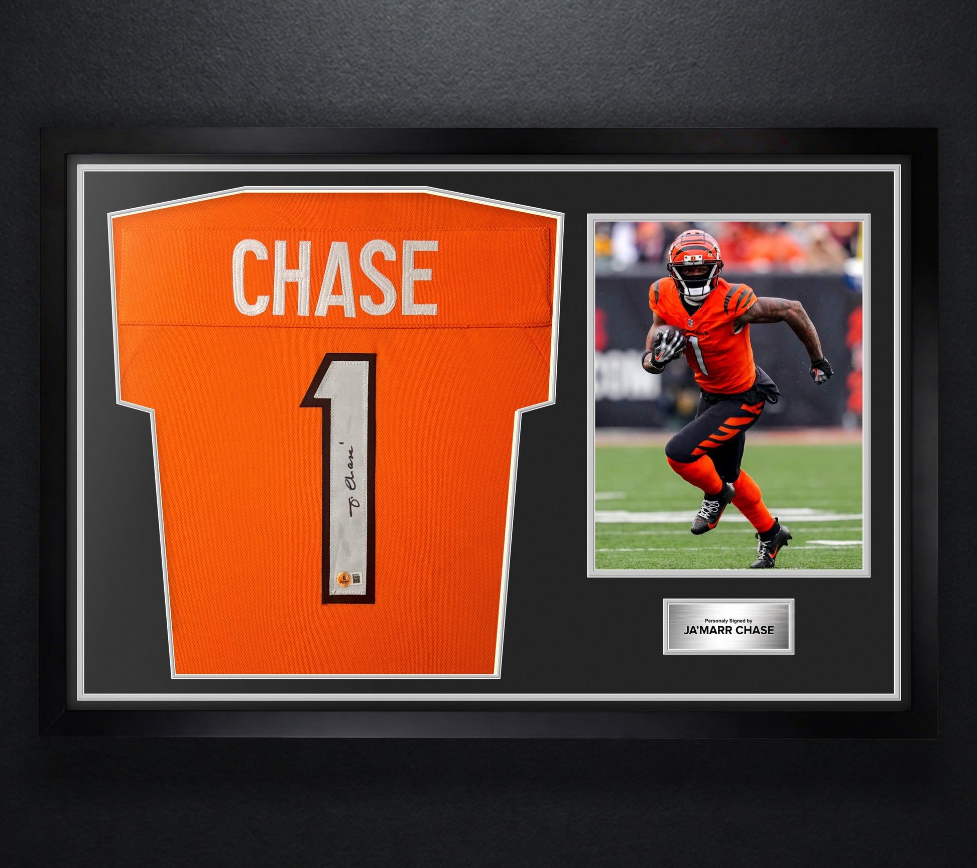 Ja'Marr Chase Signed Cincinnati Bengals Jersey Framed Beckett COA - Photo of frame