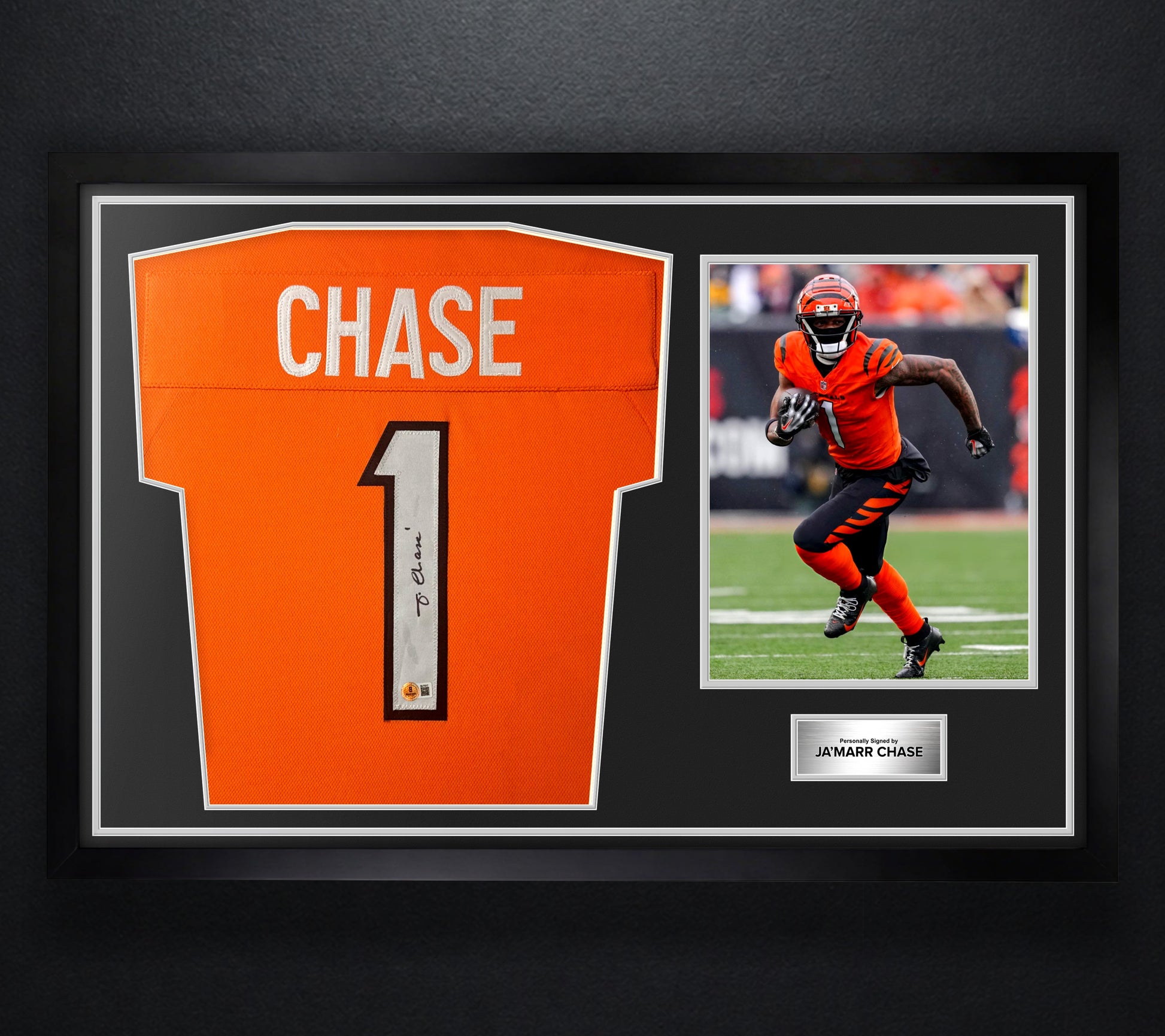 Ja'Marr Chase Signed Cincinnati Bengals Jersey Framed Beckett COA - Photo of frame