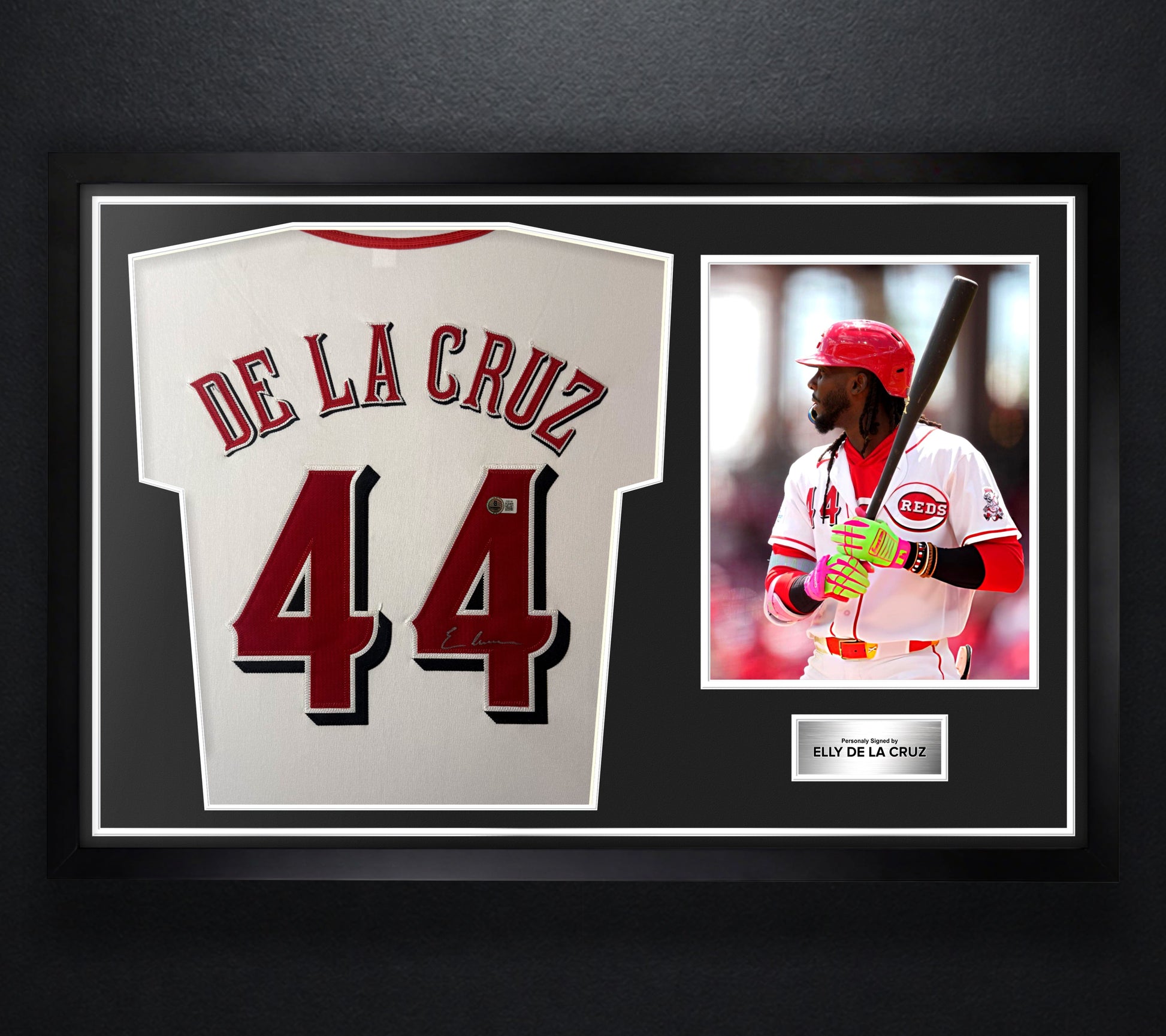 Elly De La Cruz Signed Cincinnati Reds Jersey Framed Beckett COA - Photo of frame