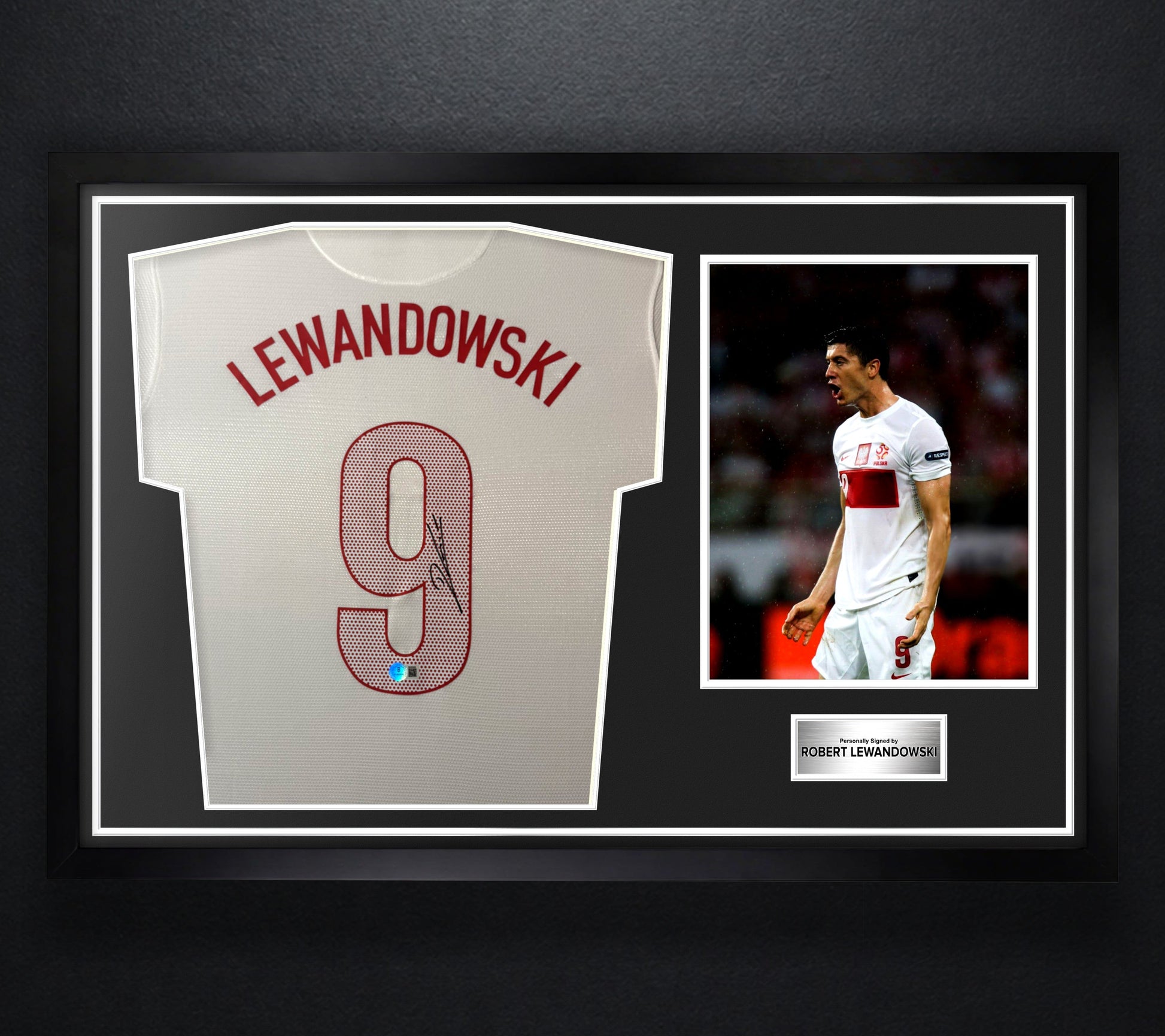 Robert Lewandowski Signed Poland Nike Jersey Framed Beckett COA - Photo of frame