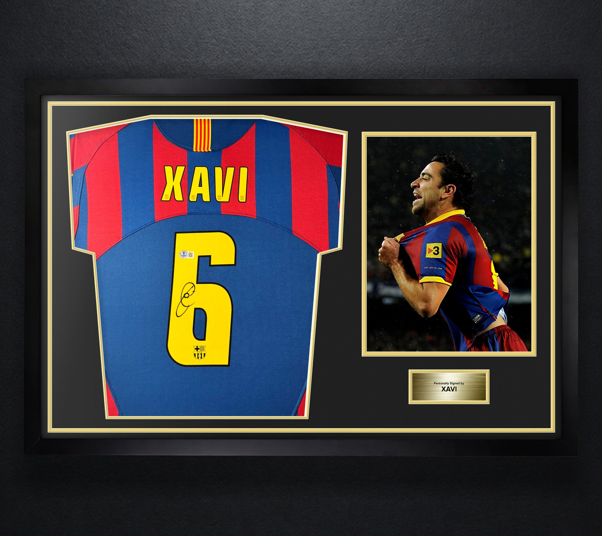 Xavi Hernández Signed FC Barcelona Nike Jersey Framed Beckett COA - Photo of frame