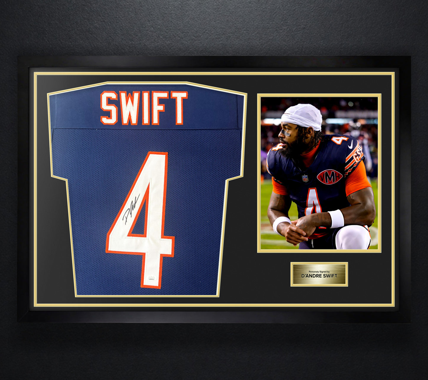 D'Andre Swift Signed Chicago Bears Jersey Framed JSA COA - Photo of frame