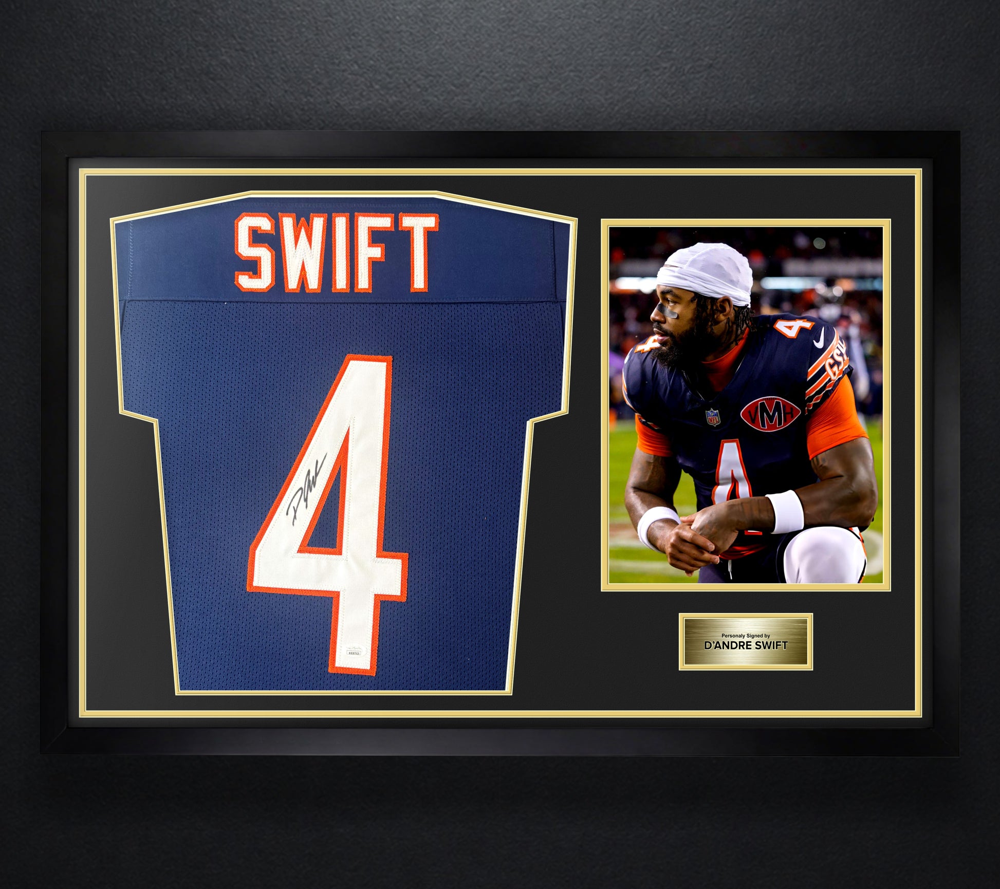 D'Andre Swift Signed Chicago Bears Jersey Framed JSA COA - Photo of frame