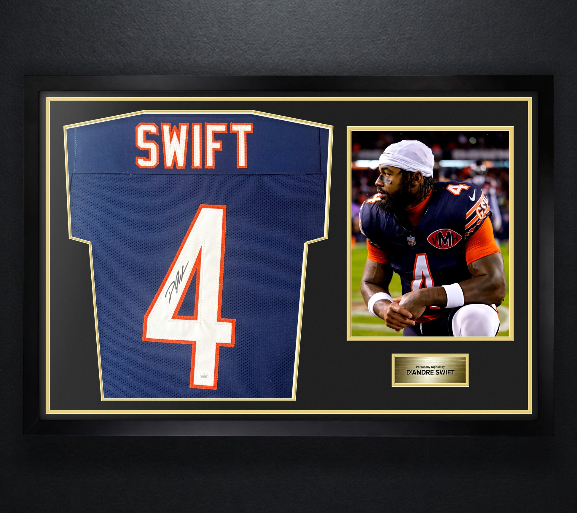 D'Andre Swift Signed Chicago Bears Jersey Framed JSA COA - Photo of frame
