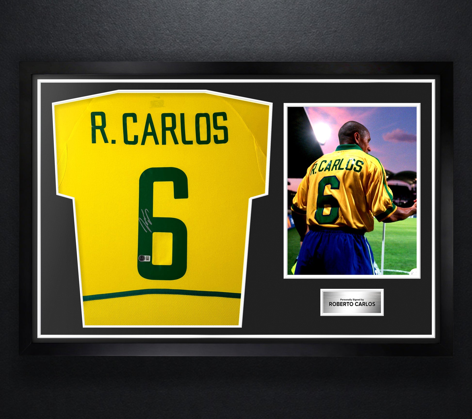 Roberto Carlos Signed Brazil Nike Jersey Framed Beckett COA - Photo of frame