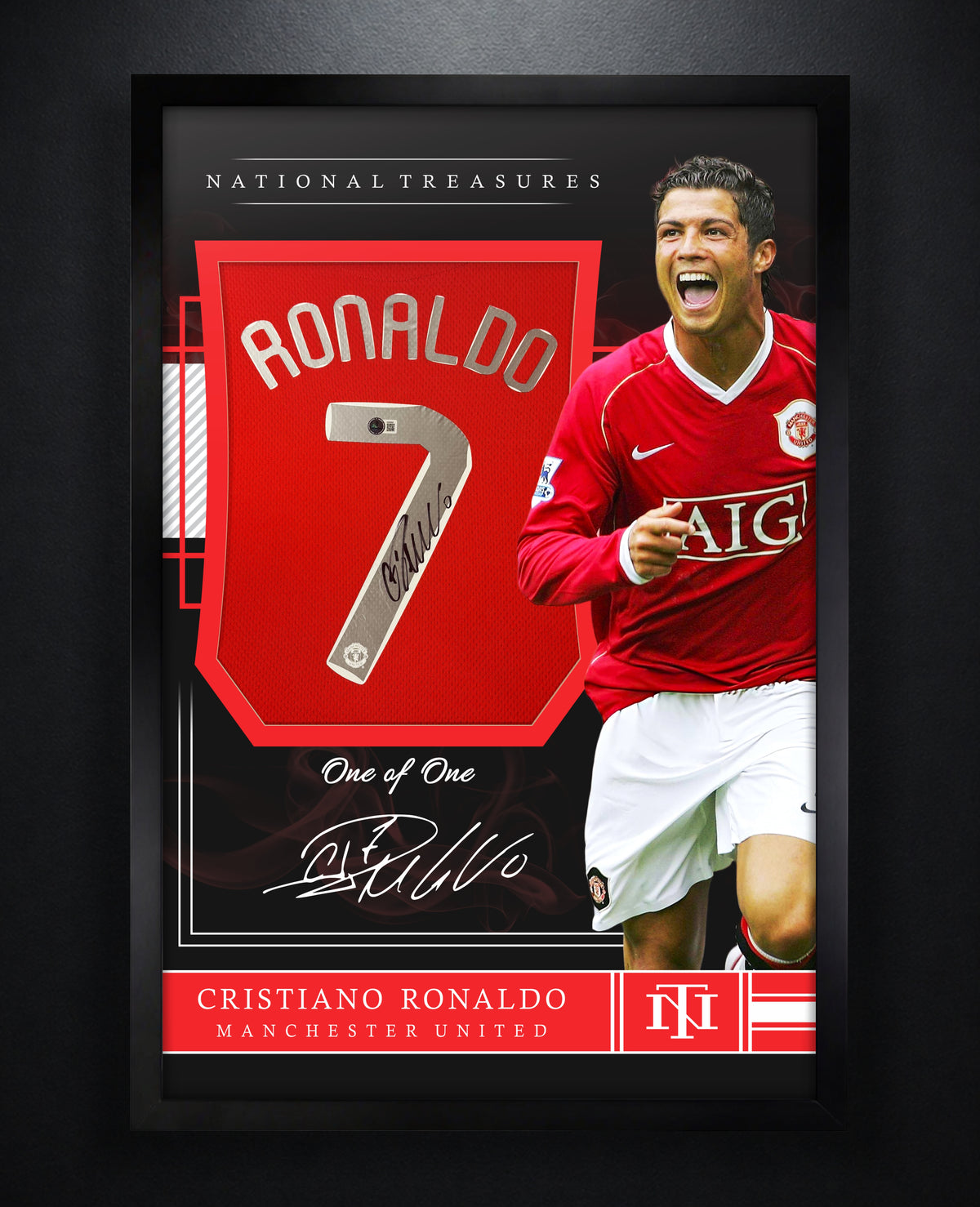 Cristiano Ronaldo Signed Manchester United Jersey Framed Beckett LOA & COA - Photo of frame