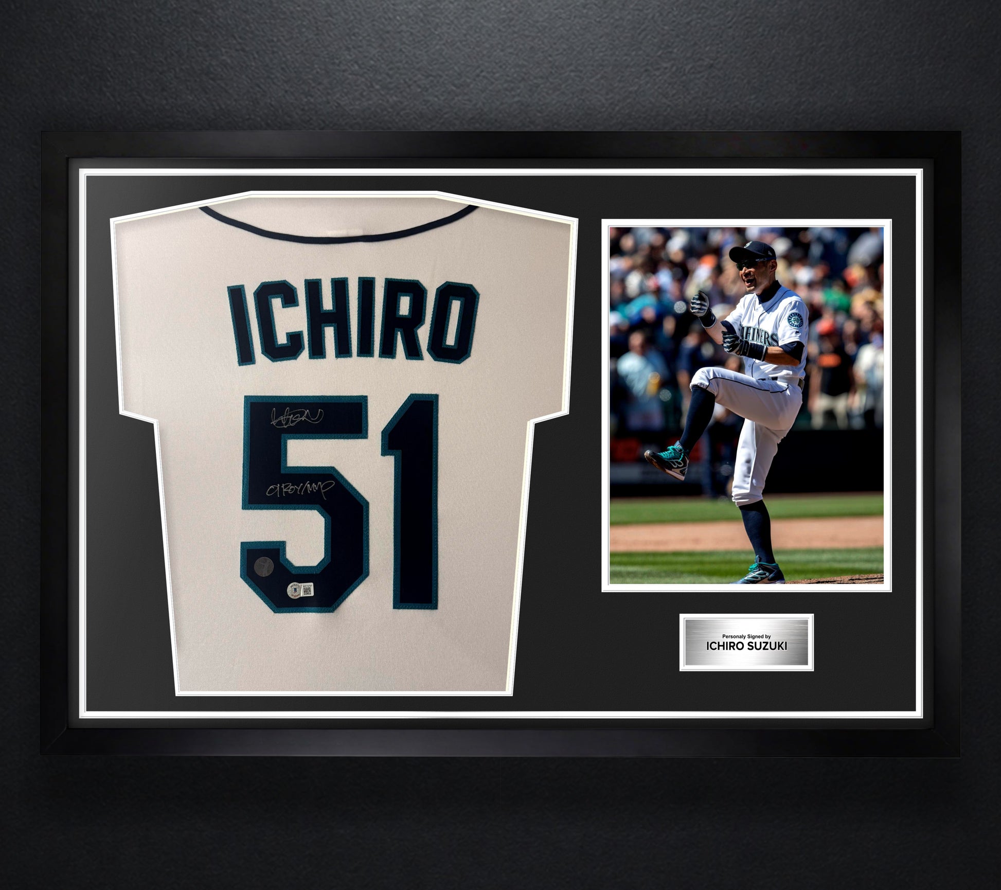 Ichiro Suzuki Signed Seattle Mariners Majestic Jersey Framed Beckett & Suzuki Holograms COA INSCRIBED - Photo of frame