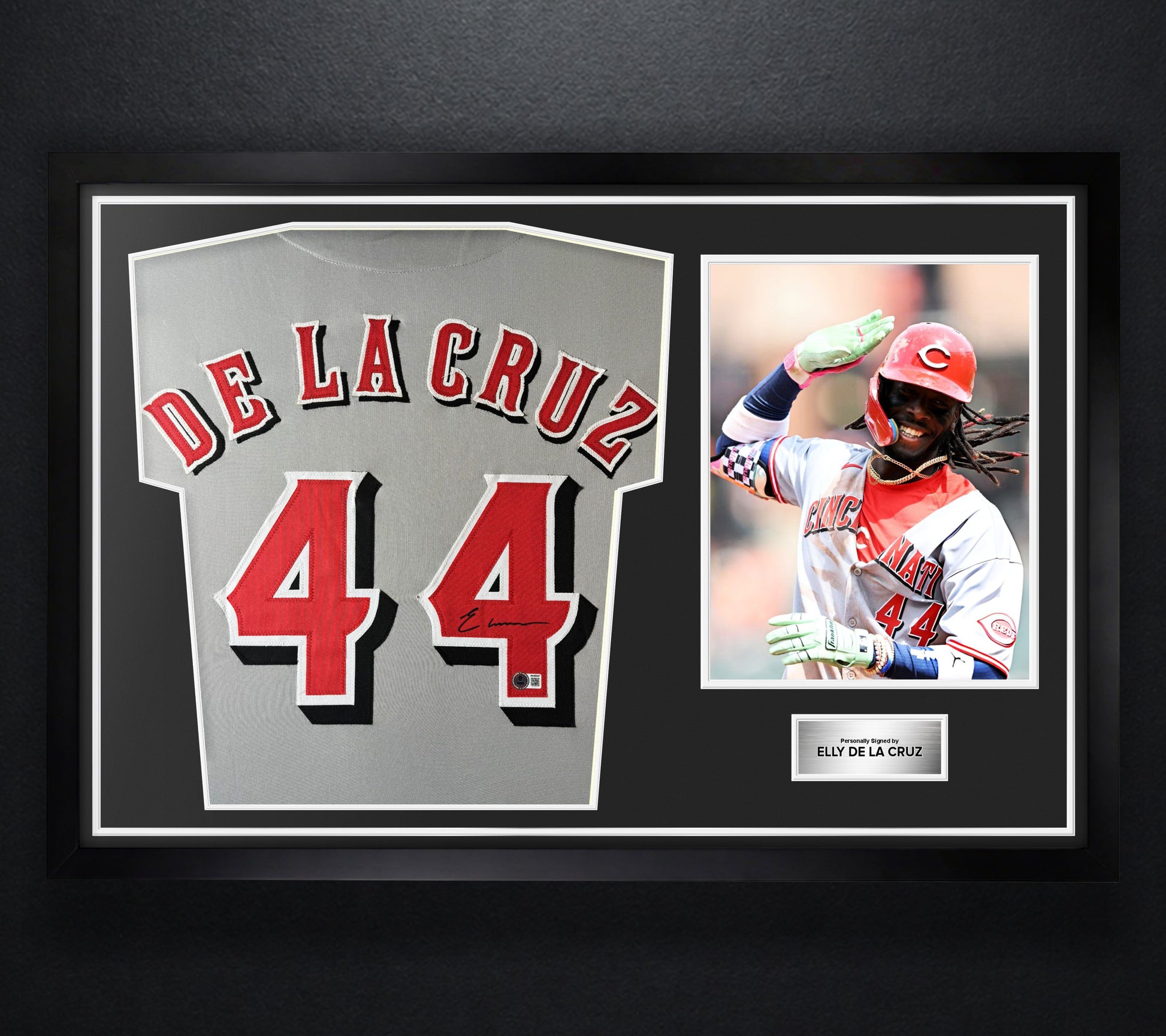 Elly De La Cruz Signed Cincinnati Reds Jersey Framed Beckett COA - Photo of frame
