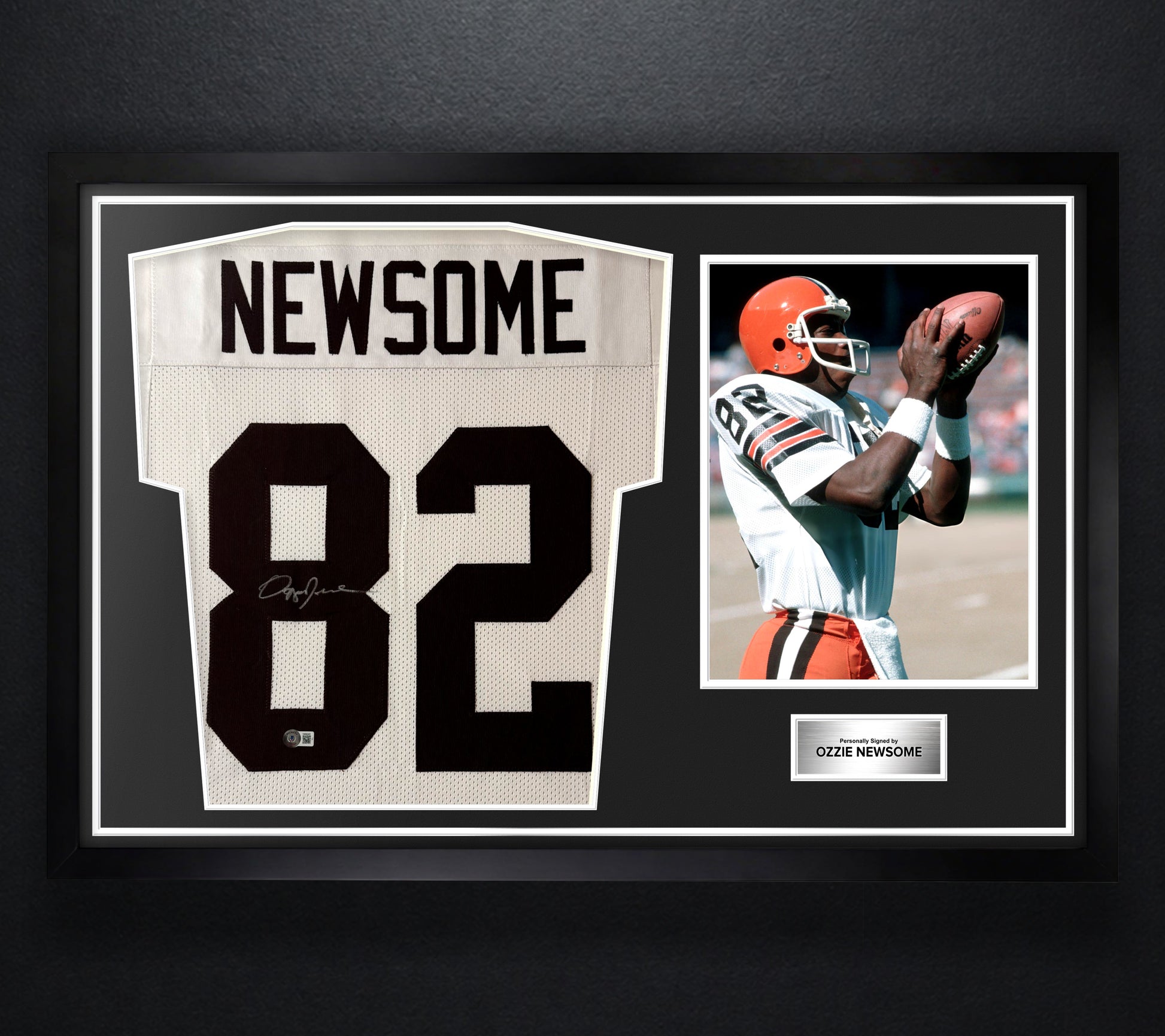 Ozzie Newsome Signed Cleveland Browns Jersey Framed Beckett COA - Photo of frame