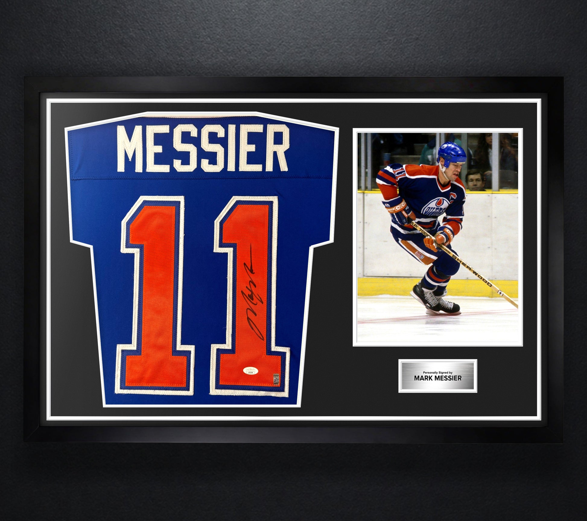 Mark Messier Signed Edmonton Oilers Jersey Framed JSA COA - Photo of frame