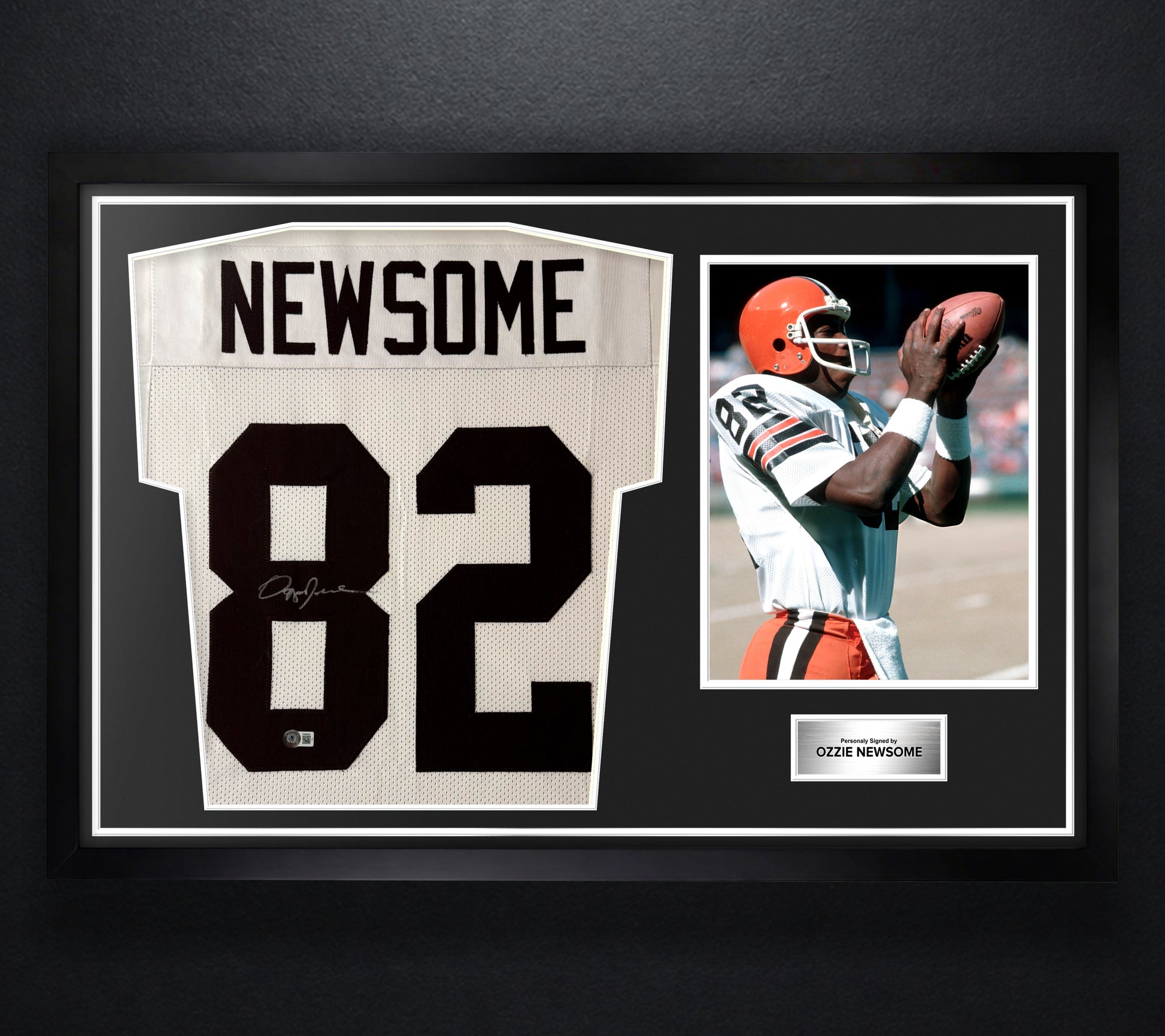 Ozzie Newsome Signed Cleveland Browns Jersey Framed Beckett COA - Photo of frame