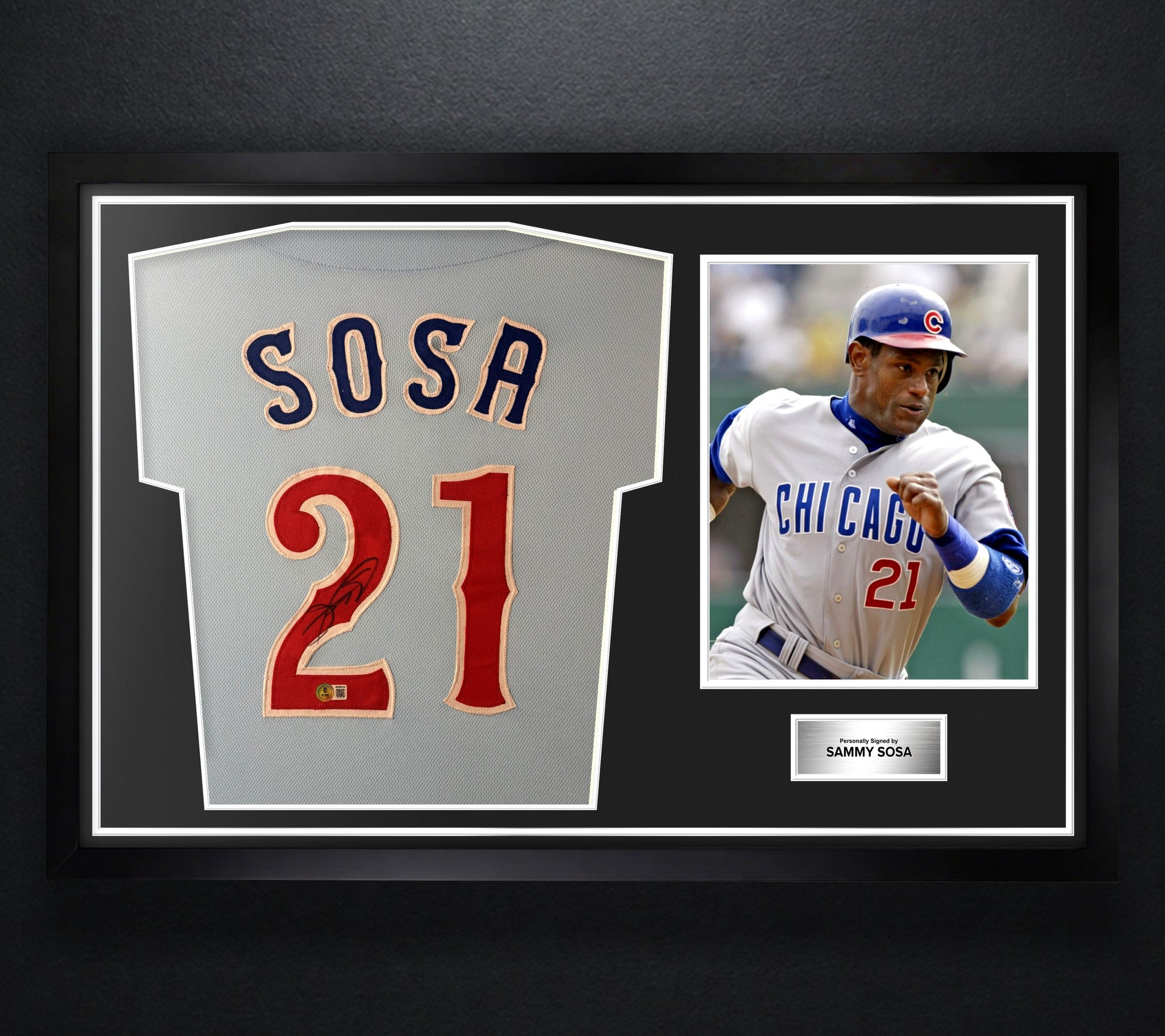 Sammy Sosa Signed Chicago Cubs Jersey Framed Beckett COA - Photo of frame