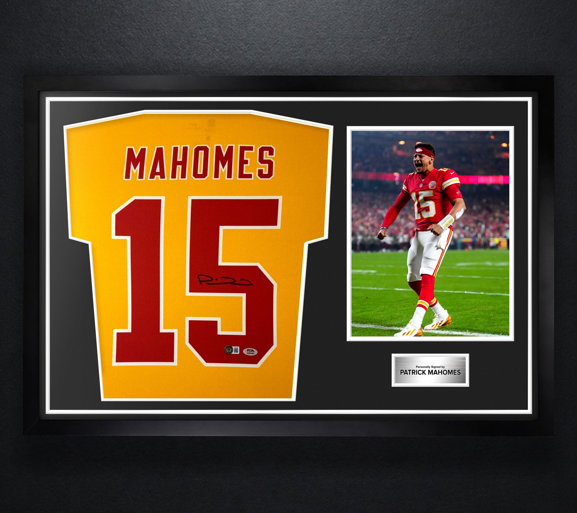 Patrick Mahomes Signed Kansas City Chiefs Nike Jersey Framed Beckett & PSA COA - Photo of frame