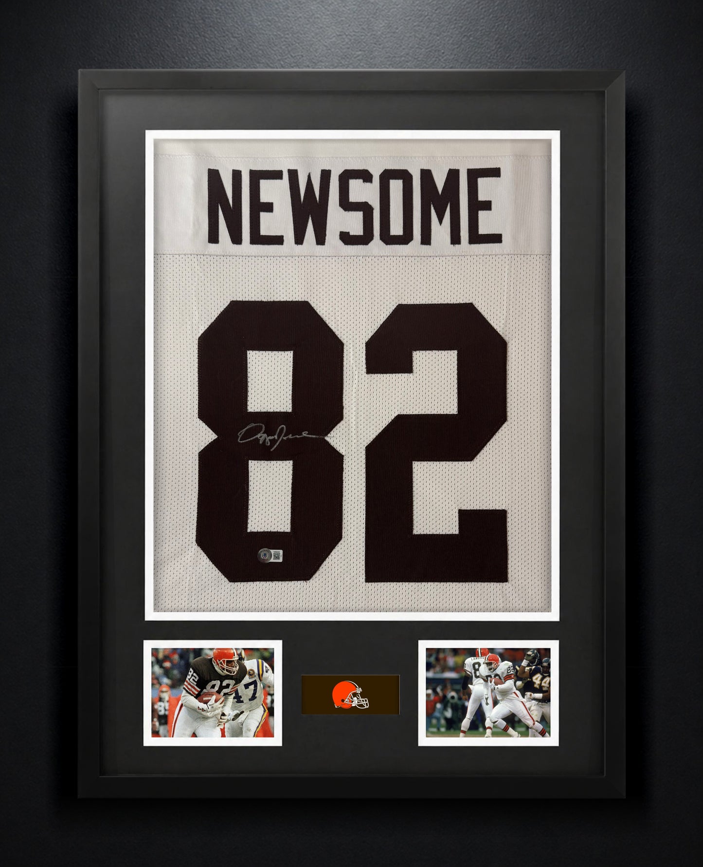 Ozzie Newsome Signed Cleveland Browns Jersey Framed Beckett COA - Photo of frame