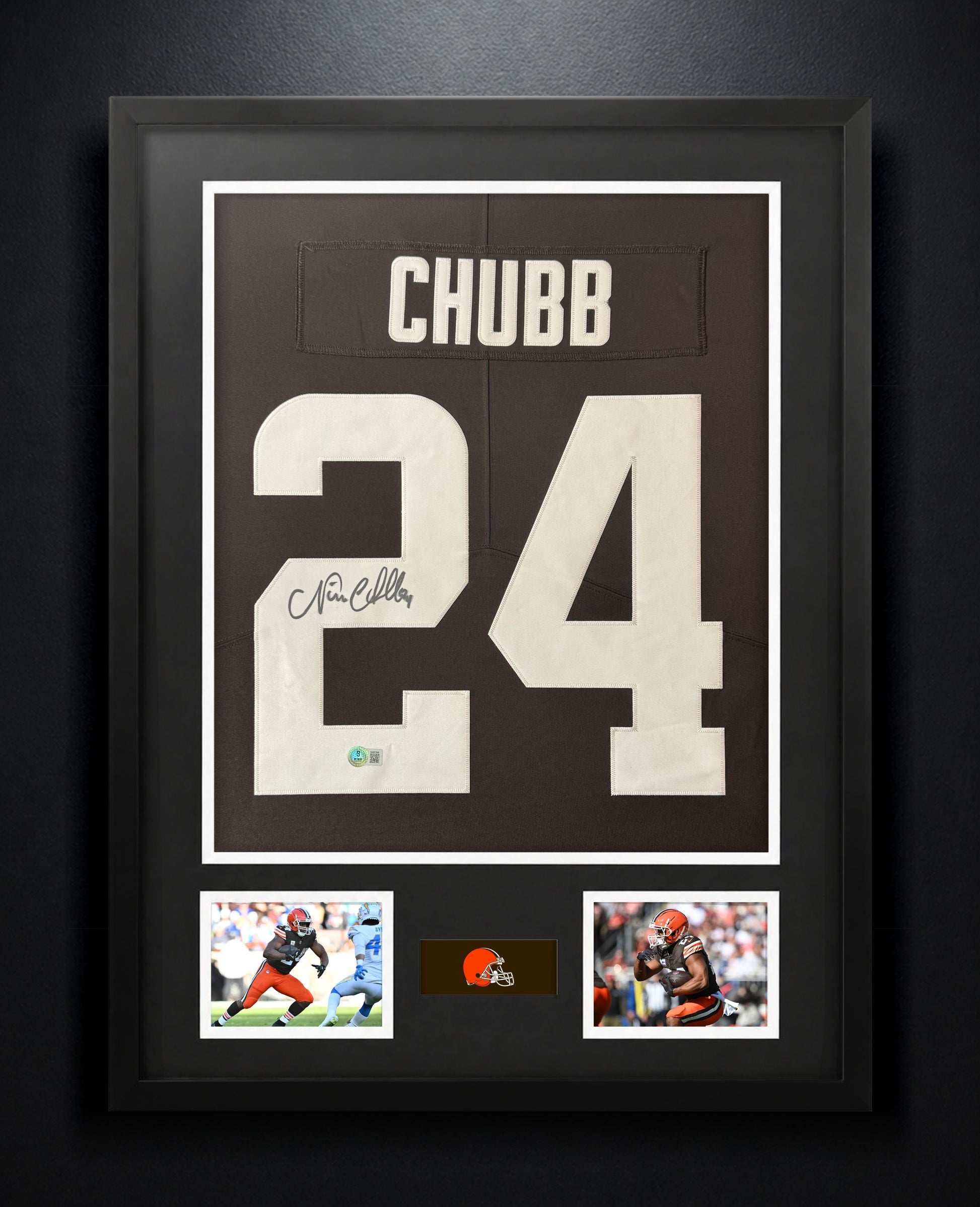 Nick Chubb Signed Cleveland Browns Nike Jersey Framed Beckett COA - Photo of frame