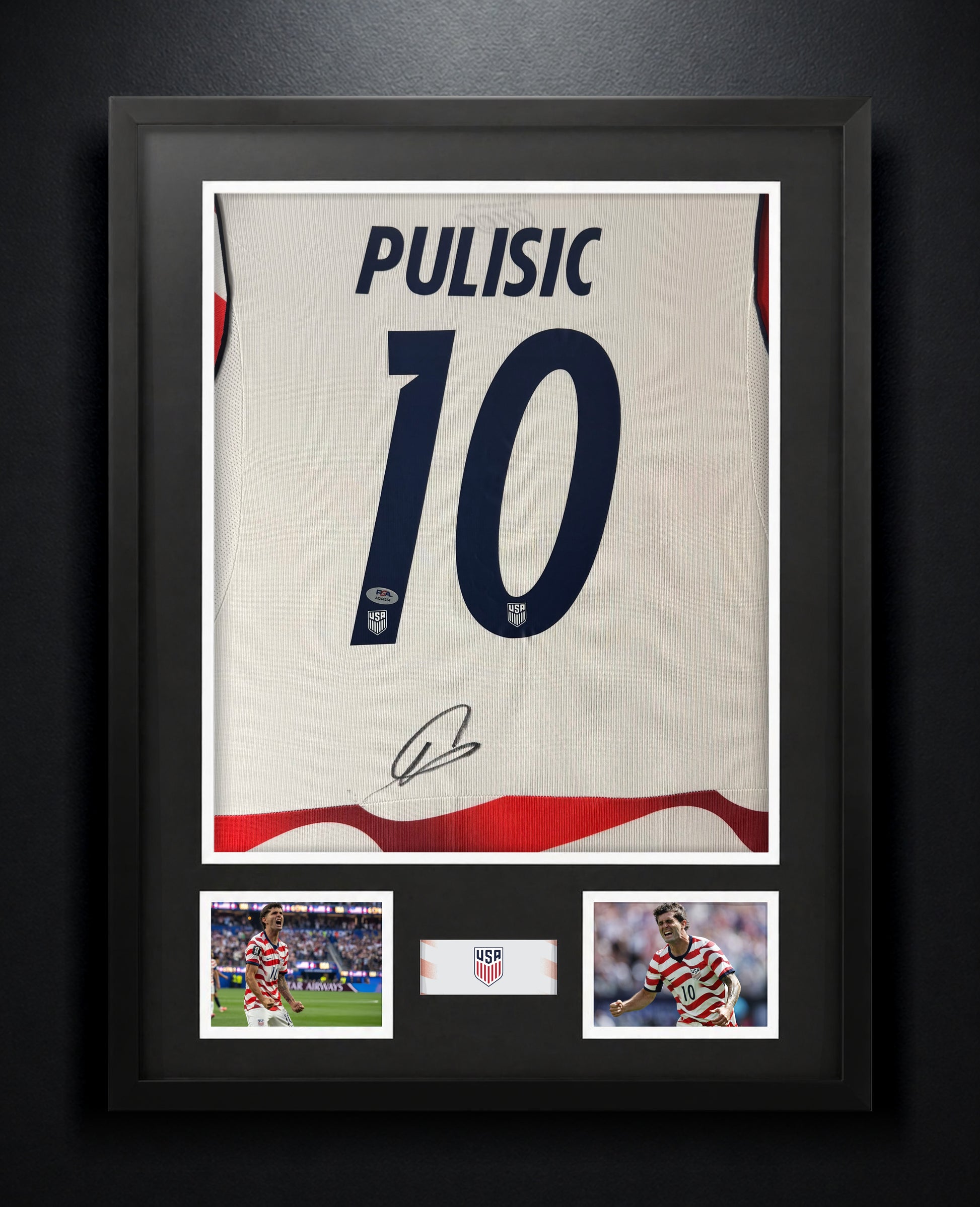 Christian Pulisic Signed United States of America Nike Jersey Framed PSA COA - Photo of frame