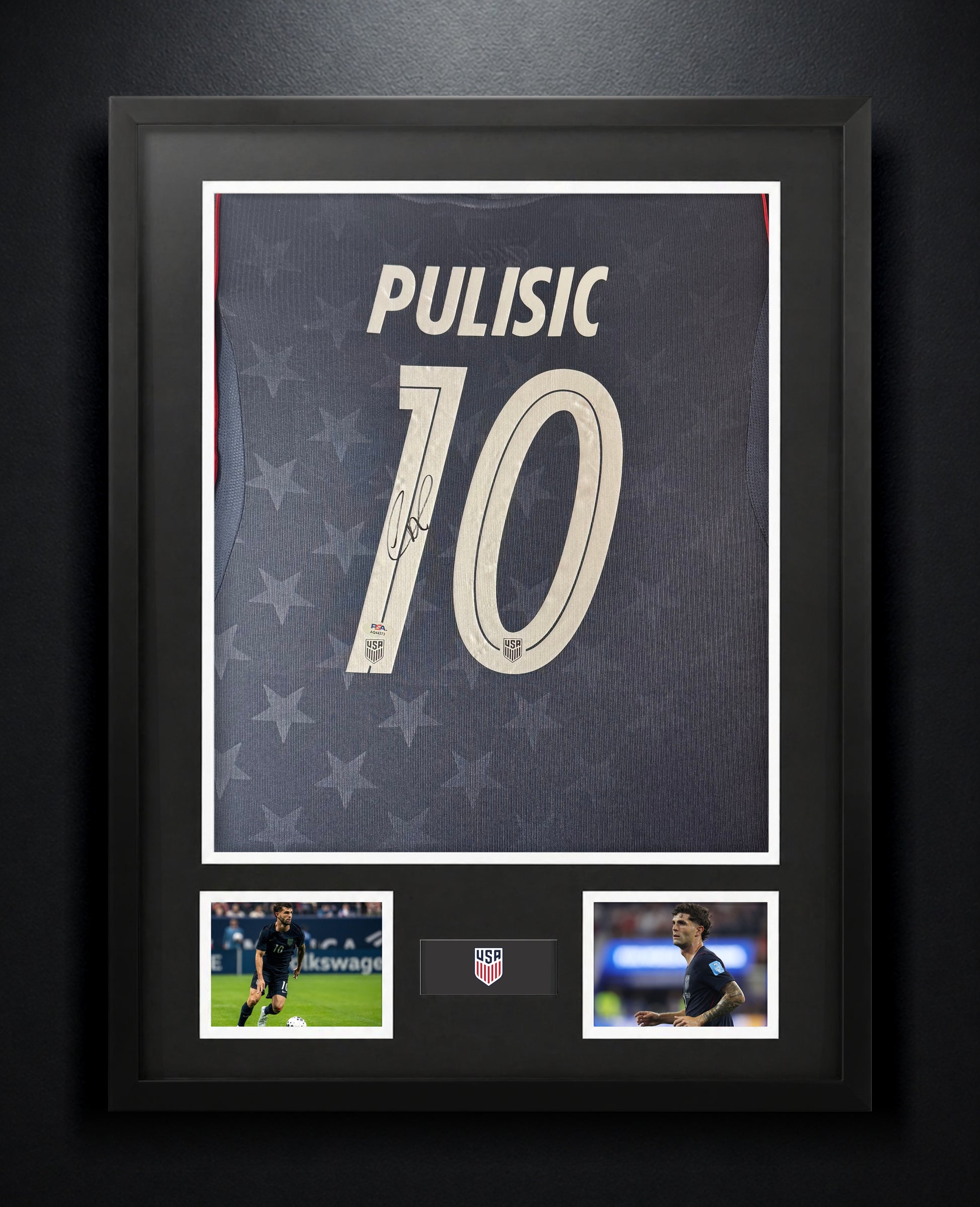 Christian Pulisic Signed United States of America Nike Jersey Framed PSA COA - Photo of frame