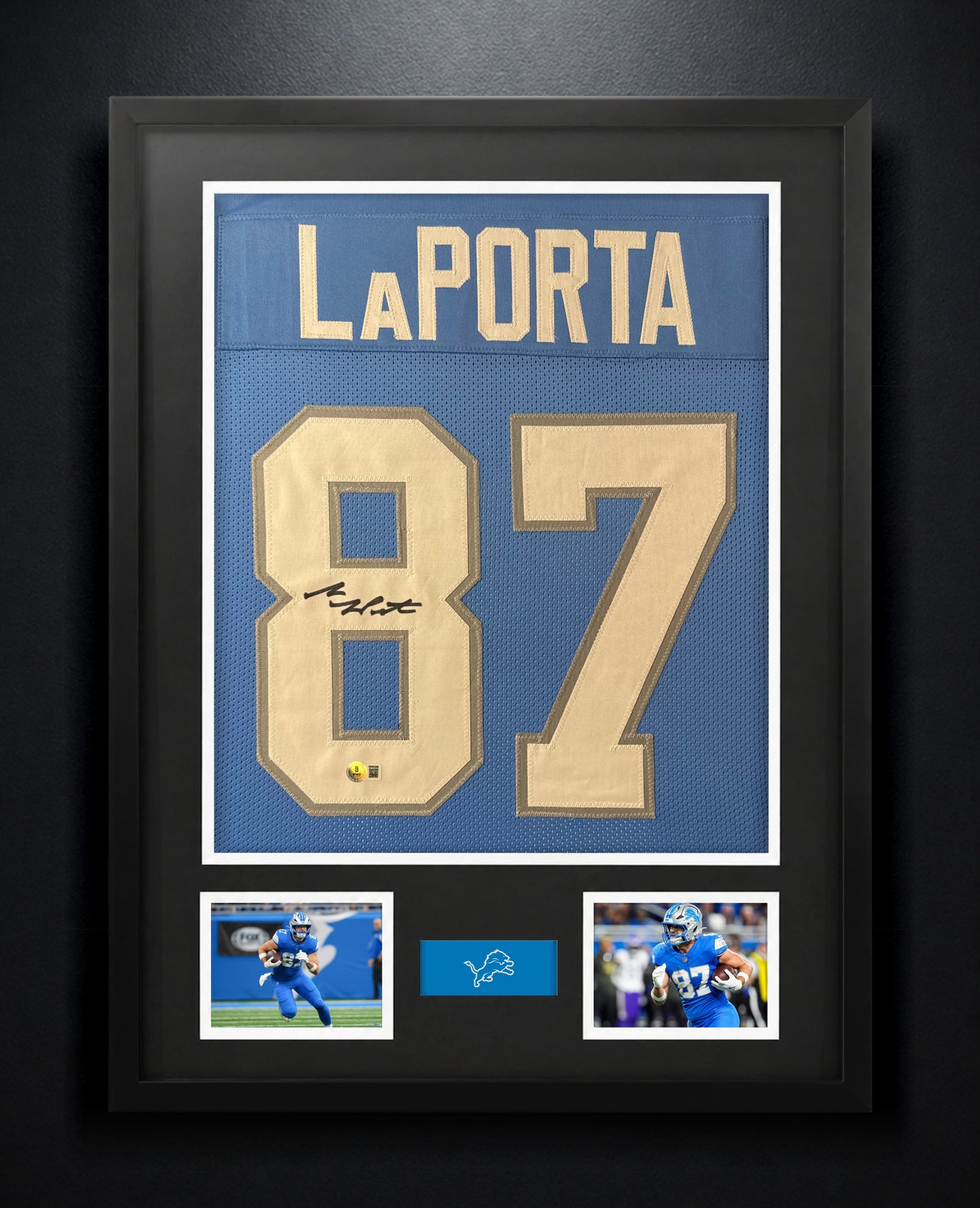 Sam LaPorta Signed Detroit Lions Jersey Framed Beckett COA - Photo of frame