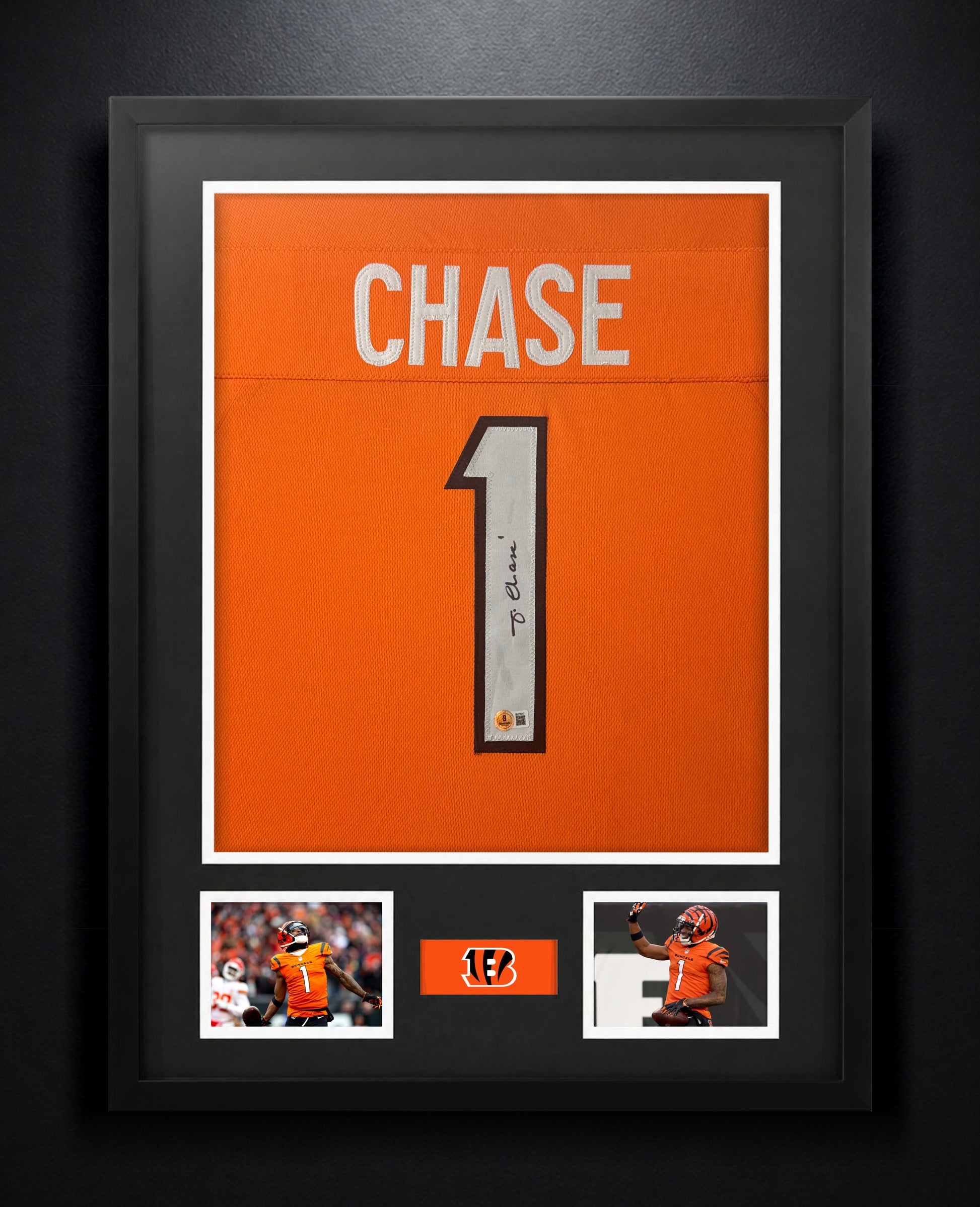 Ja'Marr Chase Signed Cincinnati Bengals Jersey Framed Beckett COA - Photo of frame