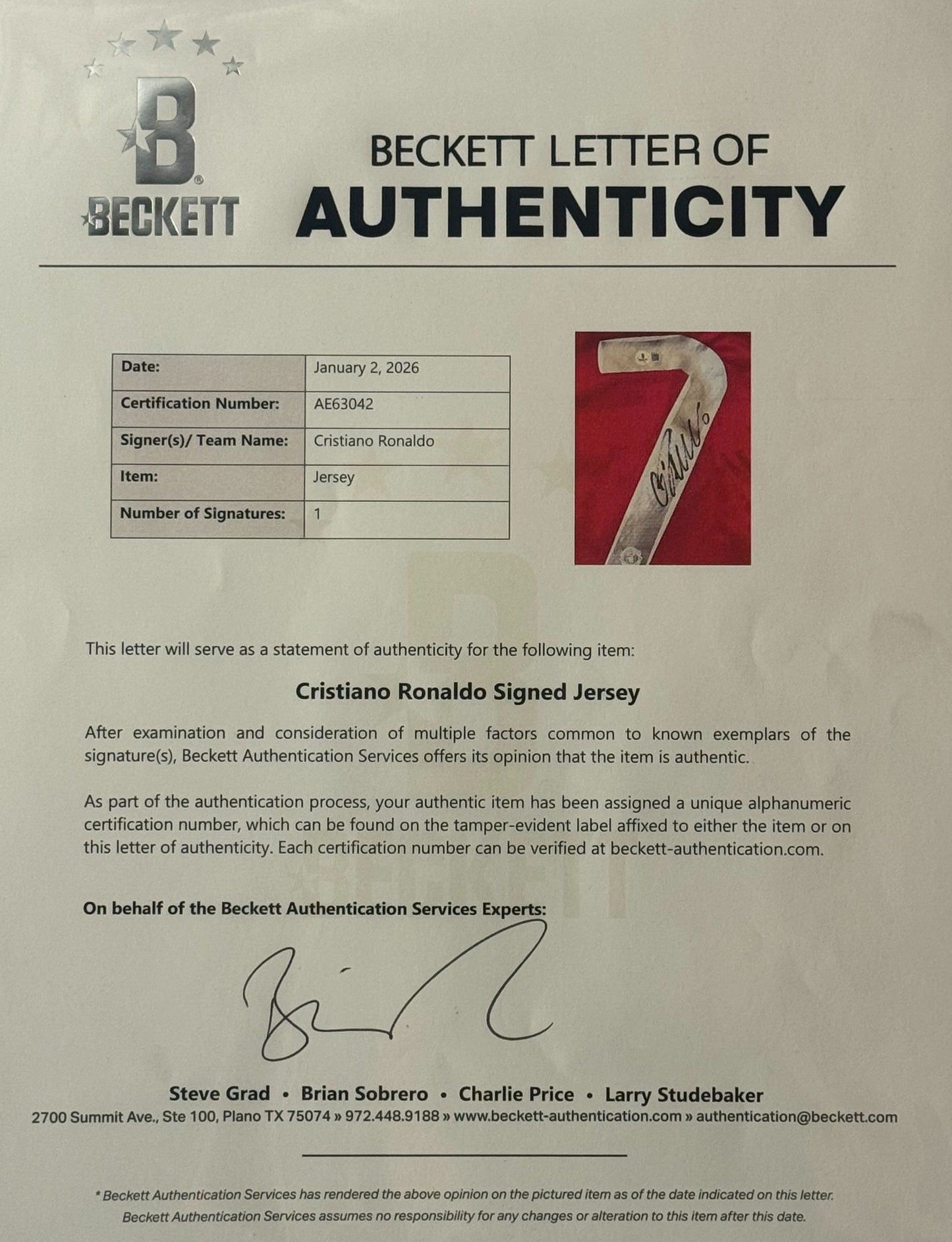 Cristiano Ronaldo Signed Manchester United Jersey Framed Beckett LOA & COA - LOA photo