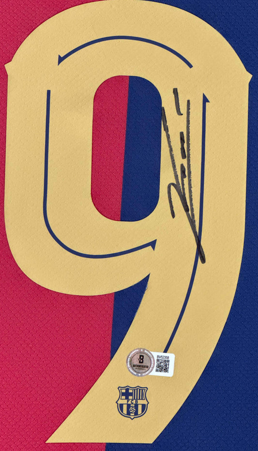 Robert Lewandowski Signed FC Barcelona Nike Jersey Framed Beckett COA - Close up of Number