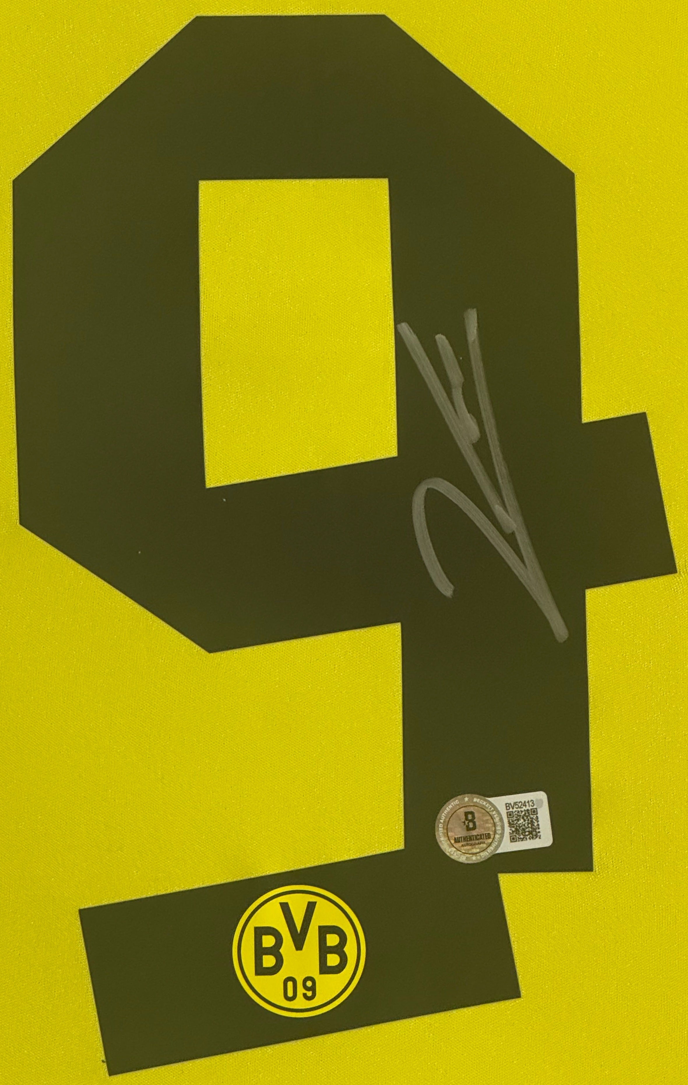 Robert Lewandowski Signed Borussia Dortmund Puma Jersey Framed Beckett COA - Close up of Number