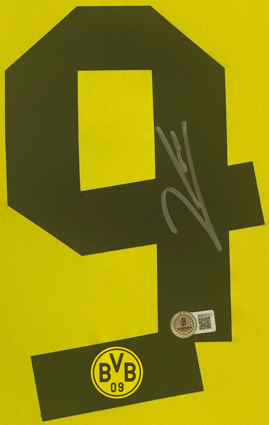 Robert Lewandowski Signed Borussia Dortmund Puma Jersey Framed Beckett COA - Close up of Number
