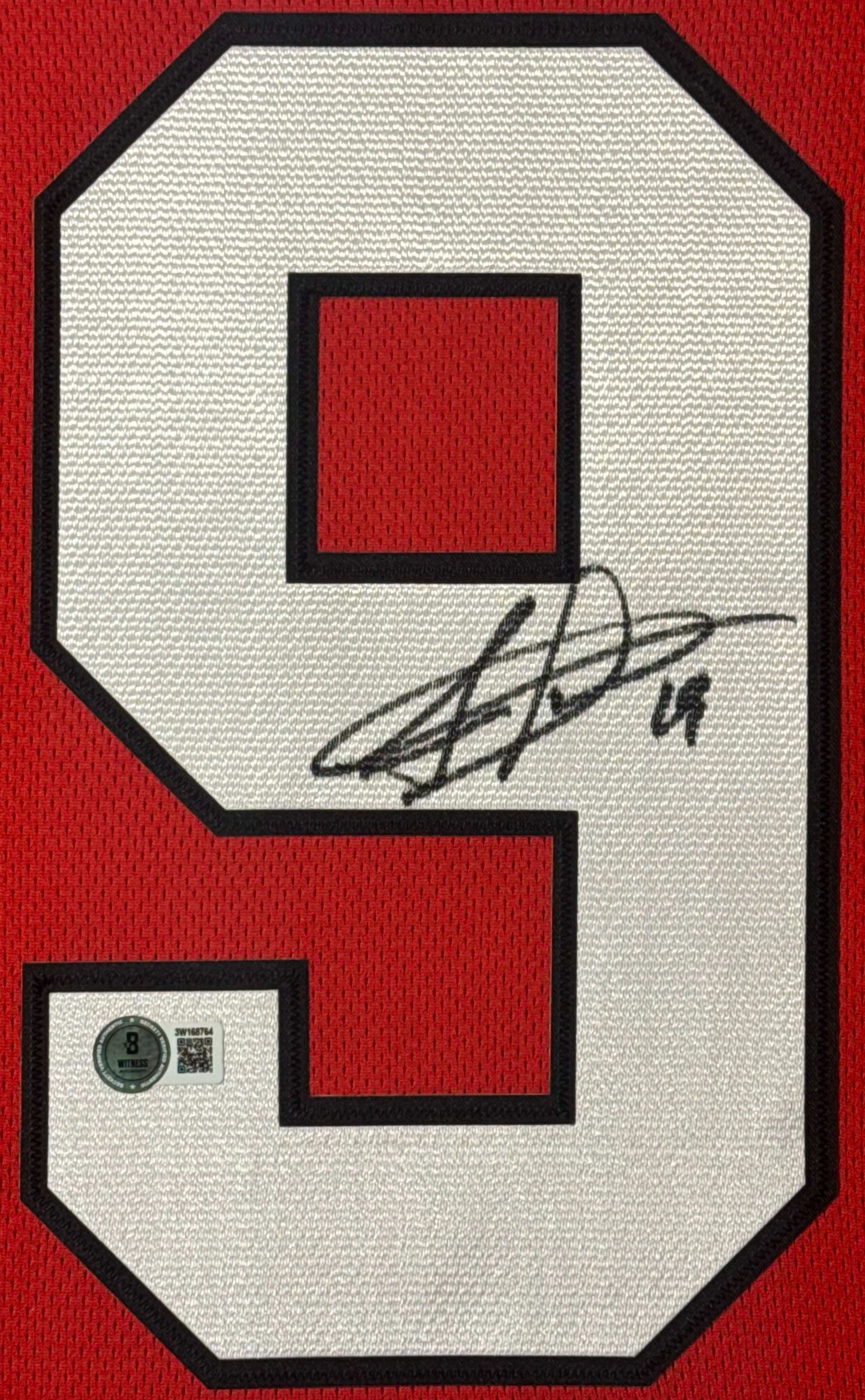 Jonathan Toews Signed Chicago Blackhawks Fanatics Jersey Framed Beckett COA - Close up of Number