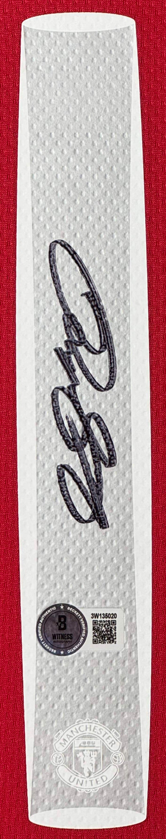 Ryan Giggs Signed Manchester United Nike Jersey Framed Beckett COA - Close up of Number