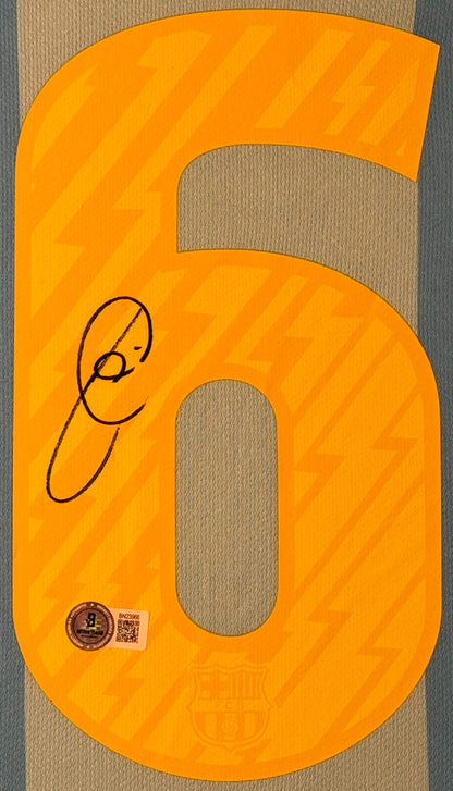 Xavi Hernández Signed FC Barcelona Nike Jersey Framed Beckett COA - Close up of Number