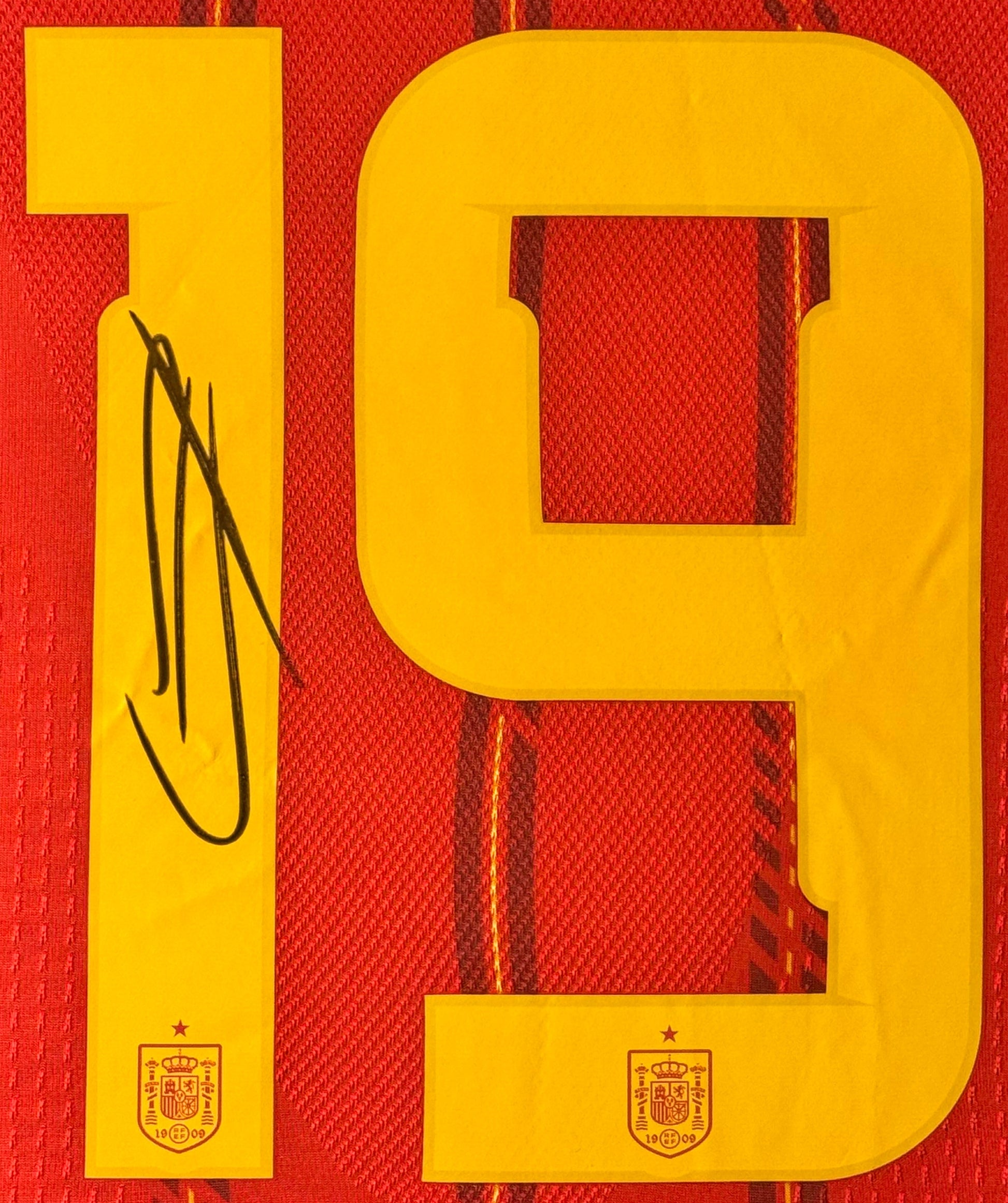 Lamine Yamal Signed Spain Jersey Framed Beckett LOA & COA - Close up of Number