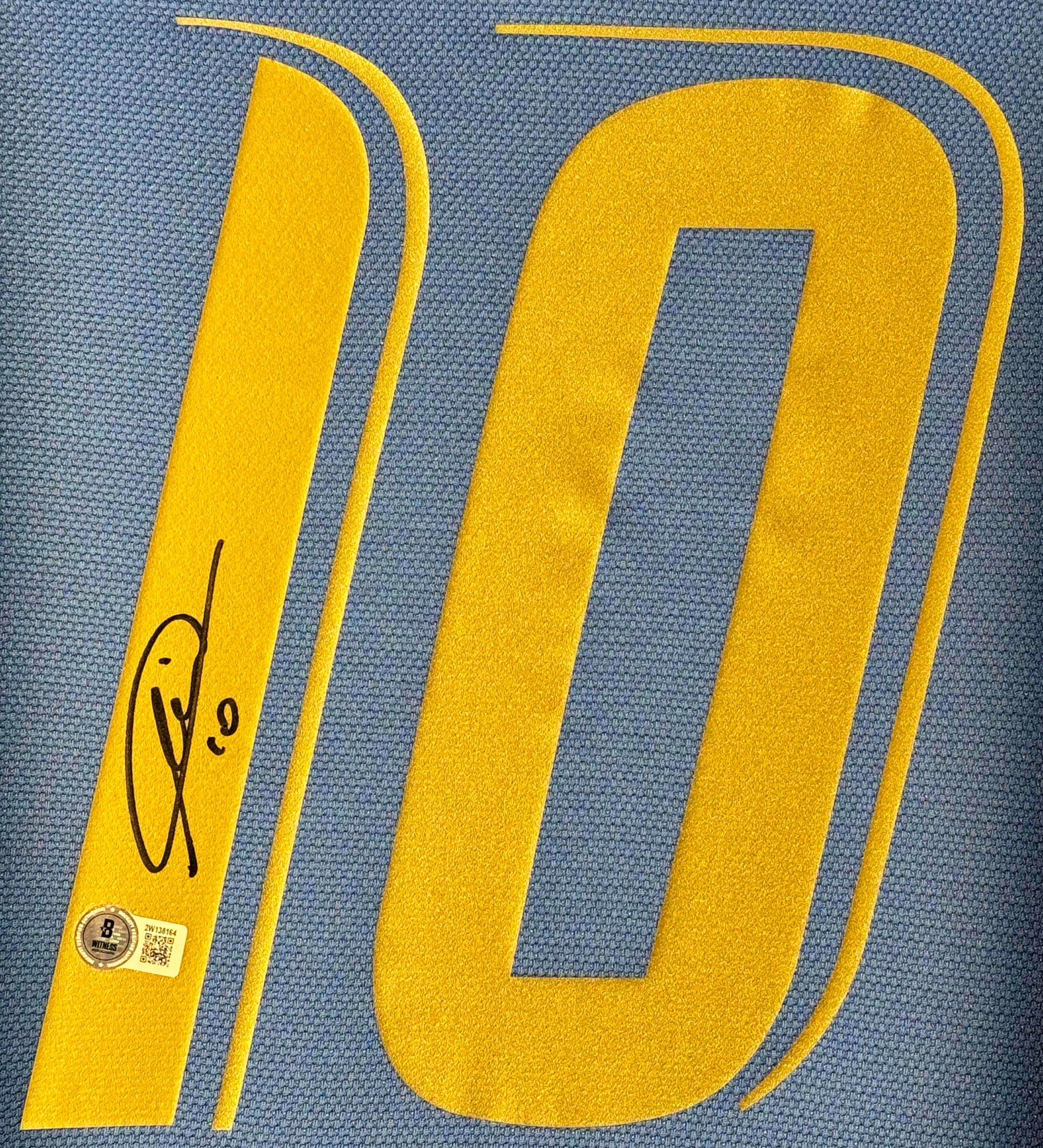 Francesco Totti Signed Italy Puma Jersey Framed Beckett COA - Close up of Number