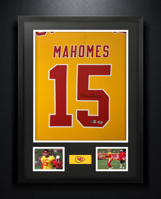 Patrick Mahomes Signed Kansas City Chiefs Nike Jersey Framed Beckett & PSA COA - Photo of frame