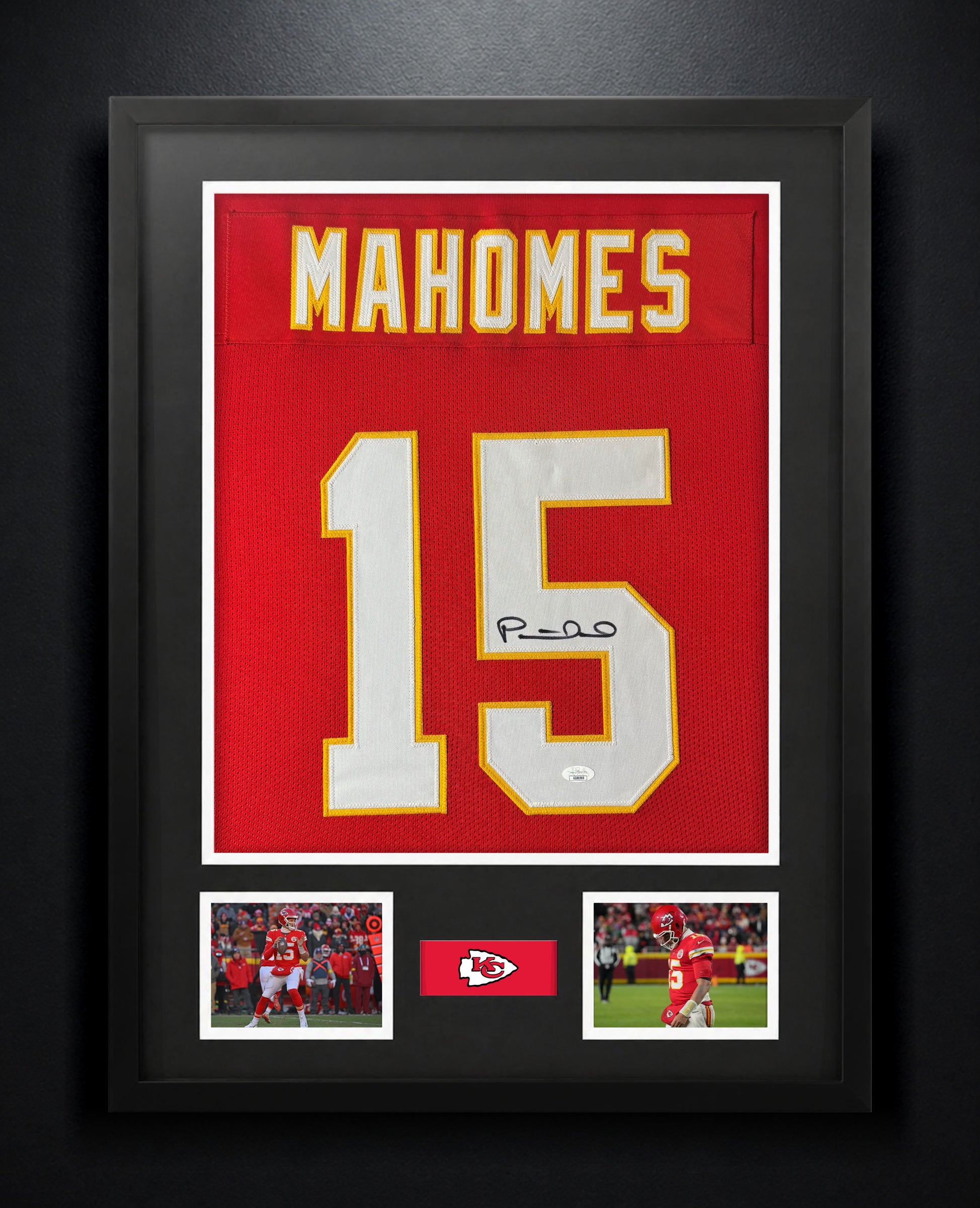 Patrick Mahomes Signed Kansas City Chiefs Jersey Framed JSA LOA & COA - Photo of frame